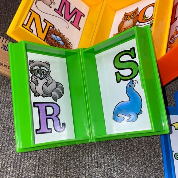 Vintage 1987 Tuppertoys Bookworm ABC Alphabet Nesting Books Kids Toy Complete - Picture 11 of 13